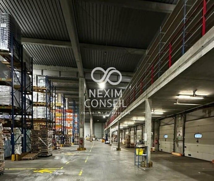 Industrial in Maurepas to rent - Interior Photo - Image 2 of 11