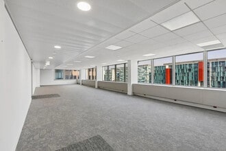 6-20 Esplanade Charles De Gaulle, Nanterre to rent Interior Photo- Image 2 of 6