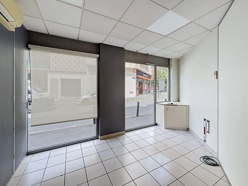 Retail in Maisons-Alfort to rent Interior Photo- Image 1 of 8