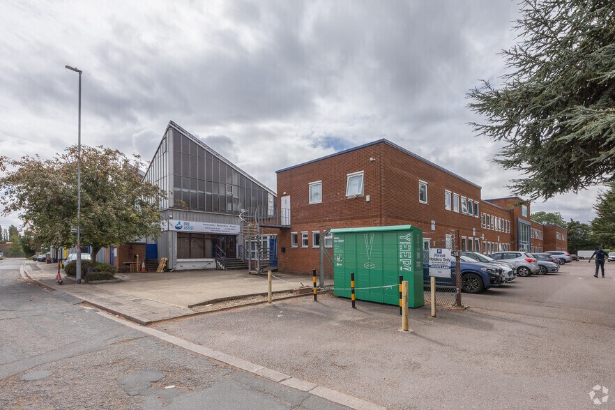 Kingsfield Clos, Northampton to rent - Building Photo - Image 3 of 3