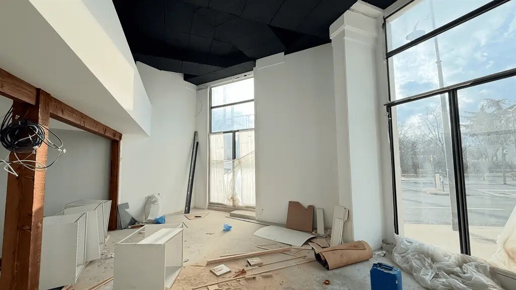 Retail in Paris to rent Building Photo- Image 1 of 4
