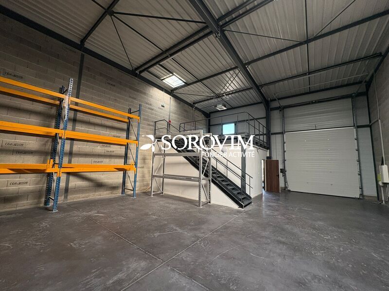 Light Industrial in Brignais to rent Interior Photo- Image 1 of 8