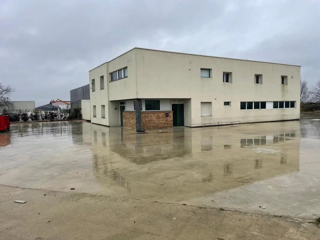 Vente Entrepôt 1 150 m² - Photo 1