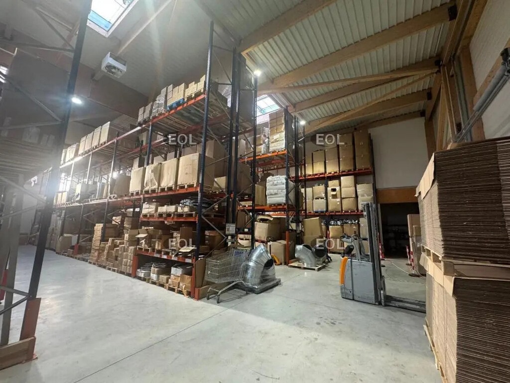 Location Entrepôt 1 032 m² - Photo 1