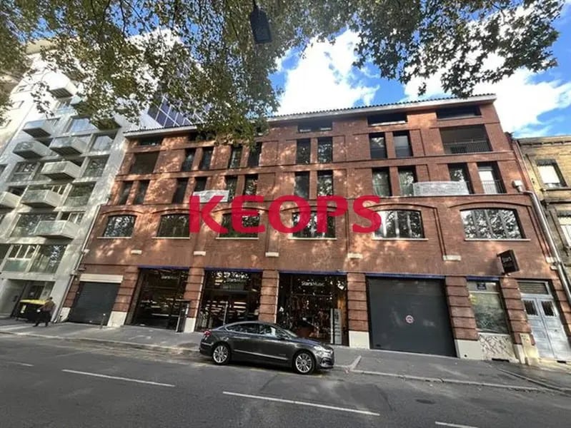 Vente Bureaux 400 m² - Photo 1