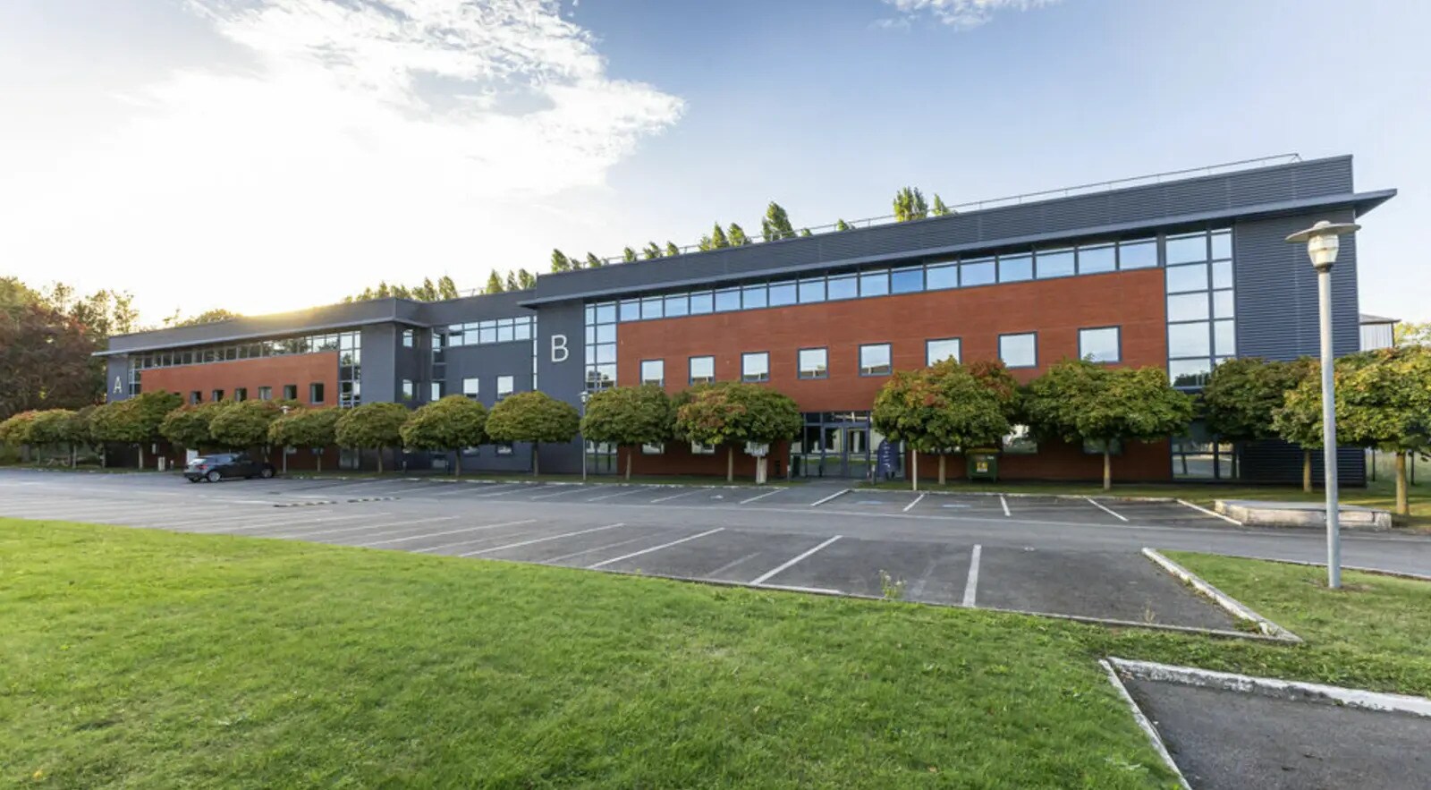 Office in Villeneuve-d'Ascq to rent Building Photo- Image 1 of 7