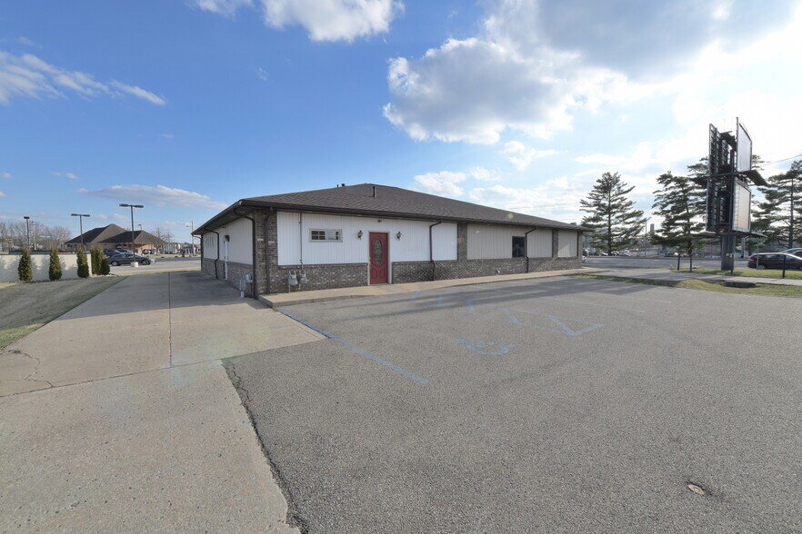 2990 Maple Ave, Zanesville 43701 UK