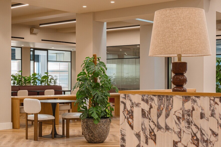 24 Eversholt St, London to rent - Building Photo - Image 3 of 17