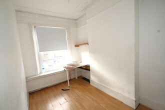 582-584 Green Lanes, London to rent Interior Photo- Image 2 of 5