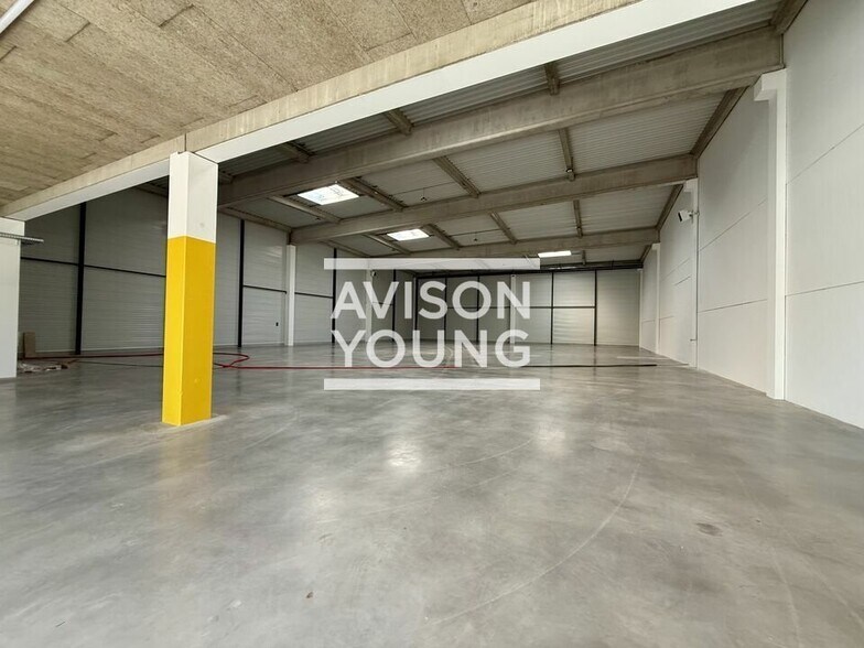 Light Industrial in Mitry-Mory to rent - Building Photo - Image 3 of 12
