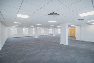 Parkway, Welwyn Garden City to rent Interior Photo- Image 2 of 4