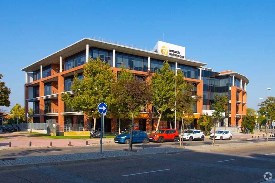 Avenida de Bruselas, 16, Alcobendas, Madrid to rent - Building Photo - Image 1 of 4
