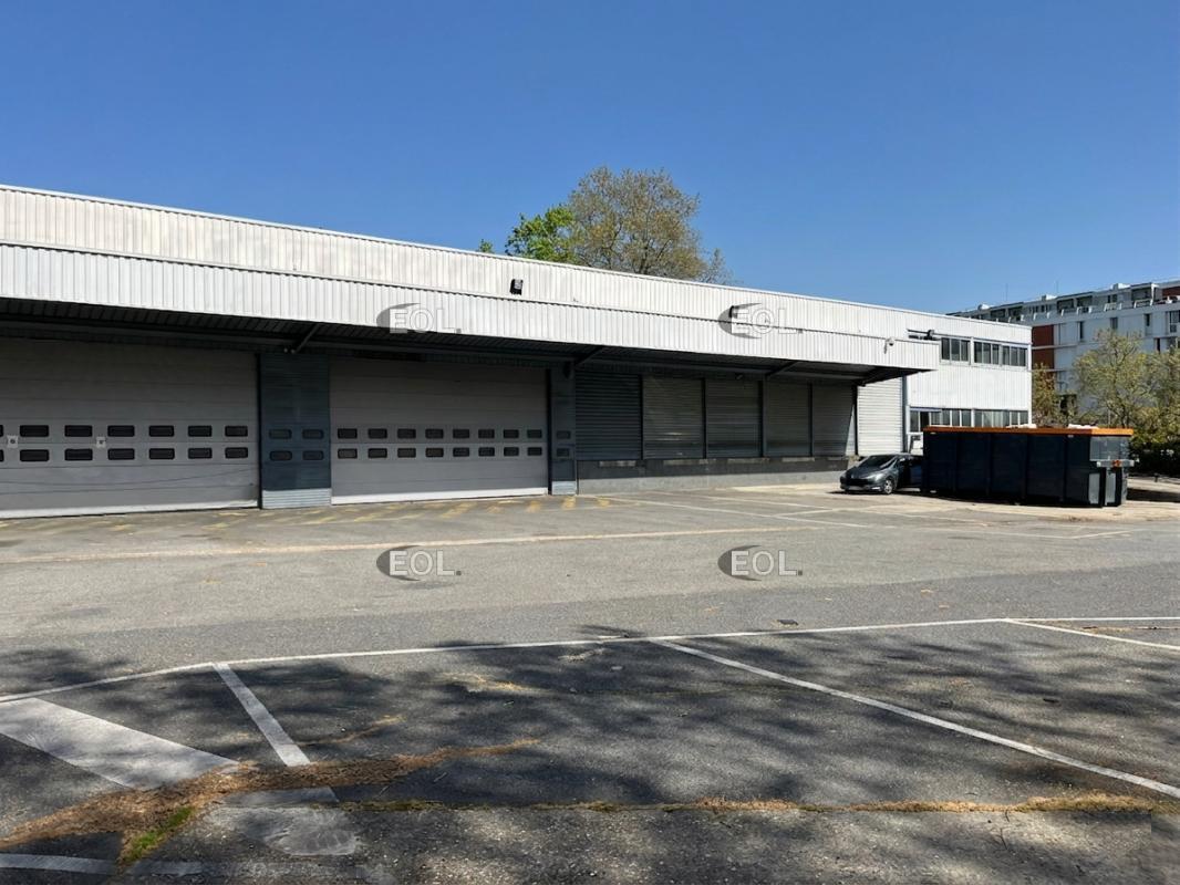 Light Industrial in Villeneuve-la-Garenne to rent Building Photo- Image 1 of 11