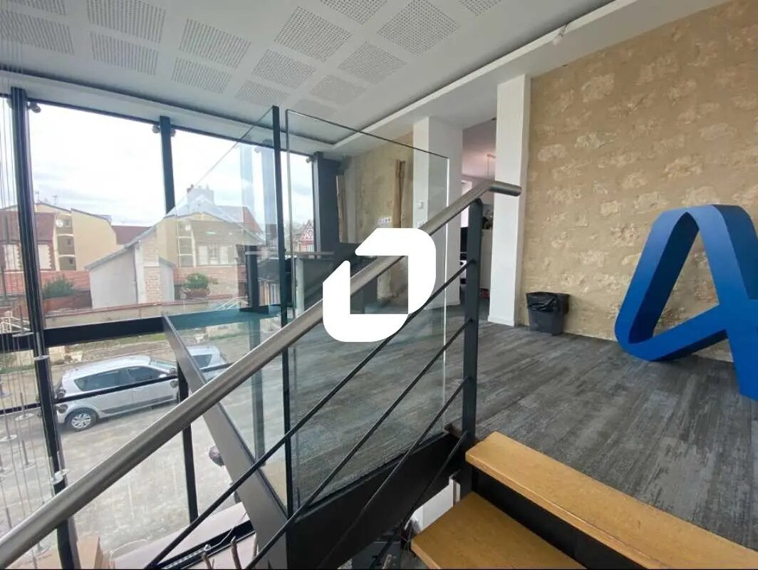 Office in L'Isle-Adam to rent Interior Photo- Image 1 of 4