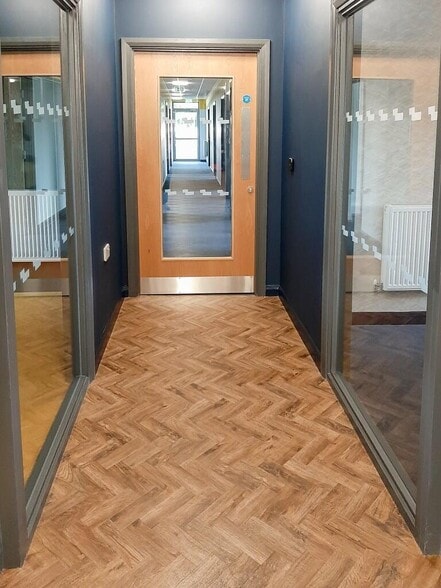 4300 Parkway, Fareham to rent - Interior Photo - Image 3 of 46