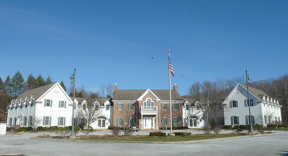 7160 Chagrin Rd, Chagrin Falls, OH for rent - Building Photo - Image 1 of 7