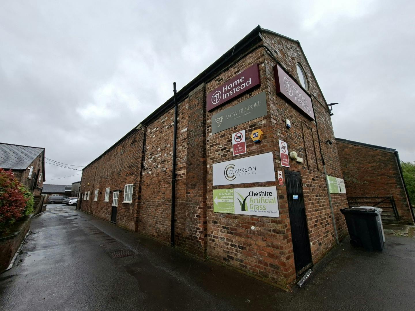 Roadside Ct, Macclesfield to rent Building Photo- Image 1 of 8