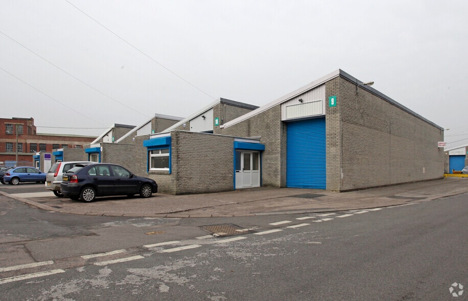 Mucklow Hl, Halesowen to rent - Primary Photo - Image 1 of 2