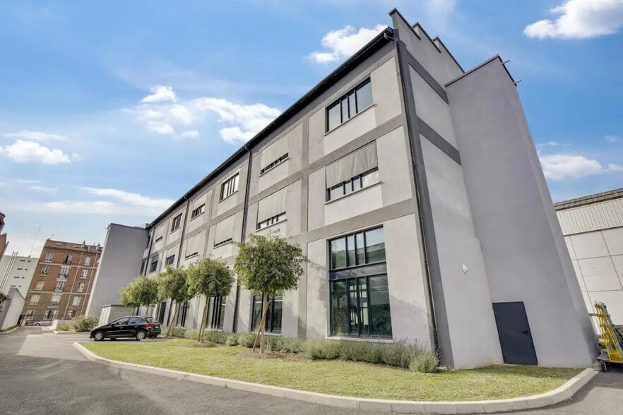 Industrial in Ivry-sur-Seine to rent - Building Photo - Image 1 of 30
