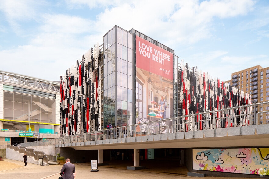 South Way, Wembley to rent - Building Photo - Image 2 of 4