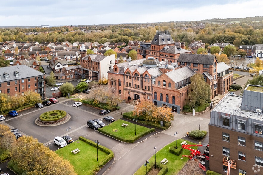 Greenalls Ave, Warrington to rent - Aerial - Image 2 of 2