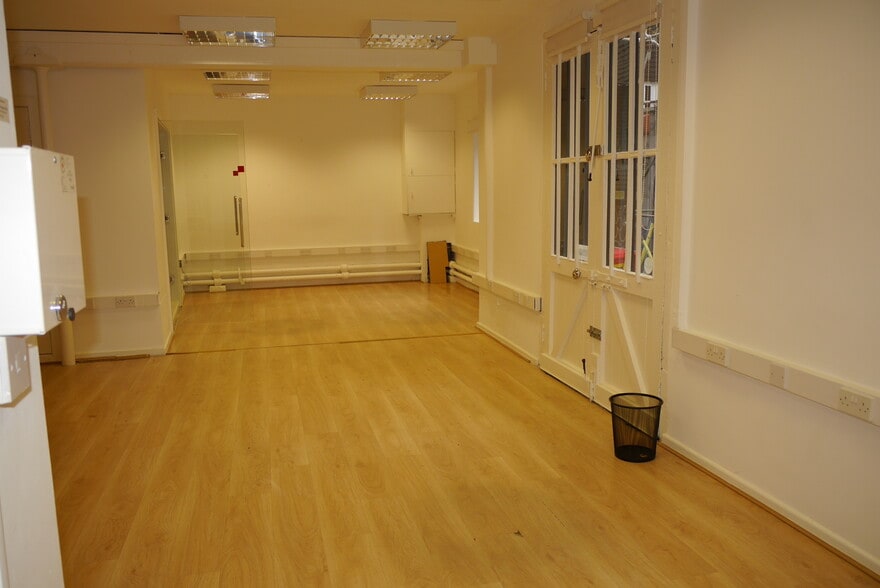 11 Jew St, Brighton to rent - Building Photo - Image 3 of 4