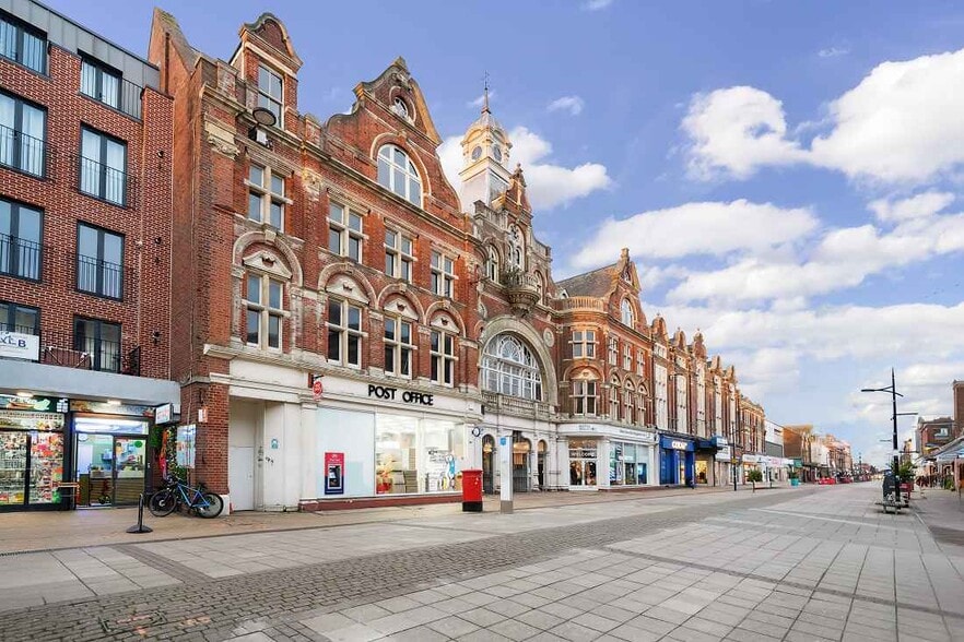 Royal Arcade, Bournemouth to rent - Building Photo - Image 3 of 7