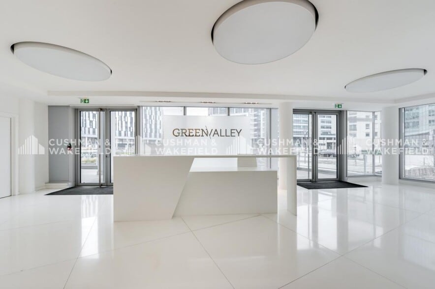 Office in Massy to rent - Lobby - Image 2 of 9