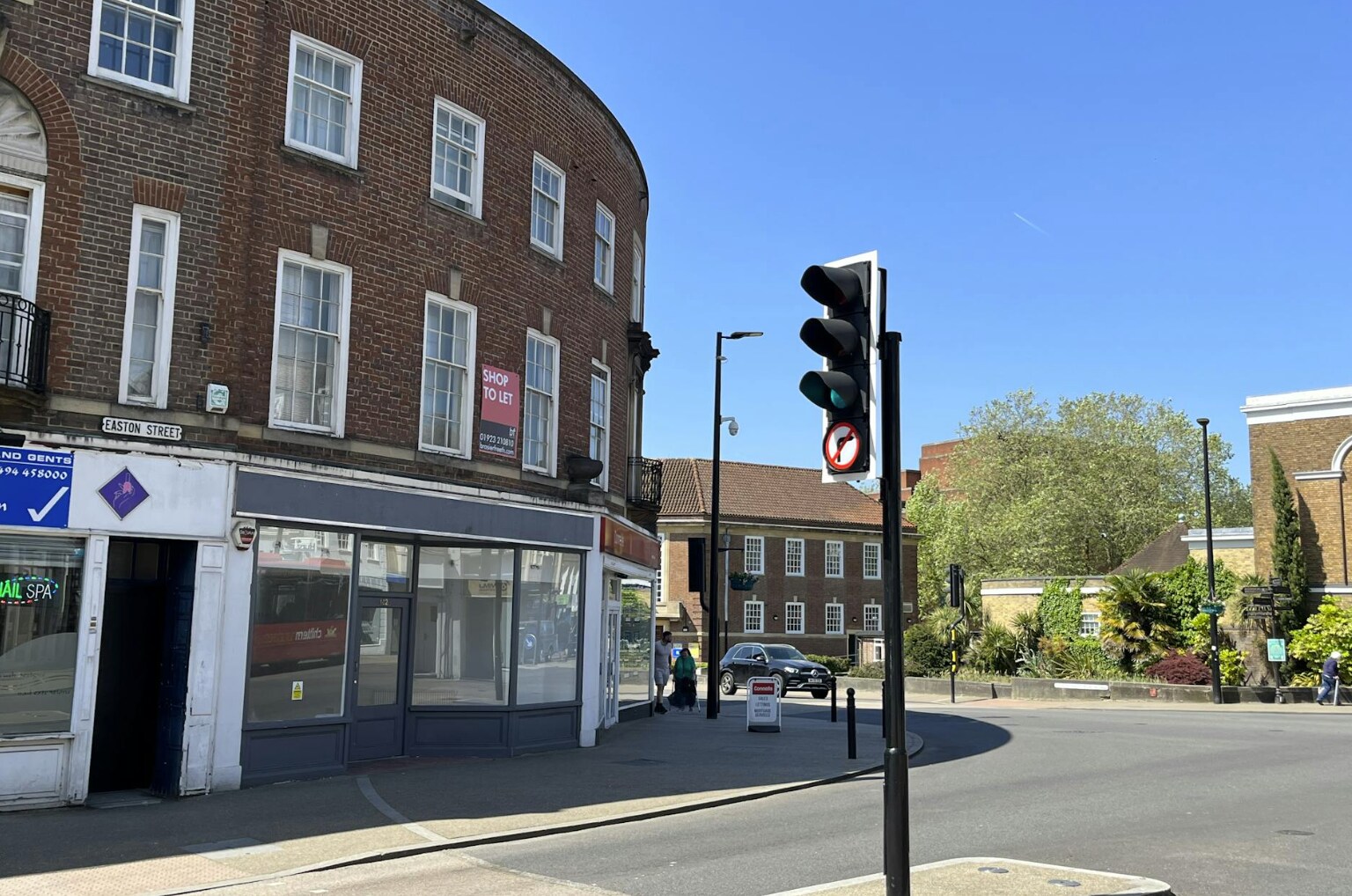 102 Easton St, High Wycombe to rent Building Photo- Image 1 of 4