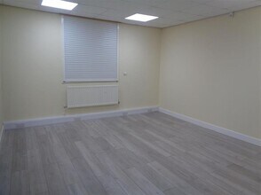 Dudley Rd, Darlington to rent Interior Photo- Image 2 of 5