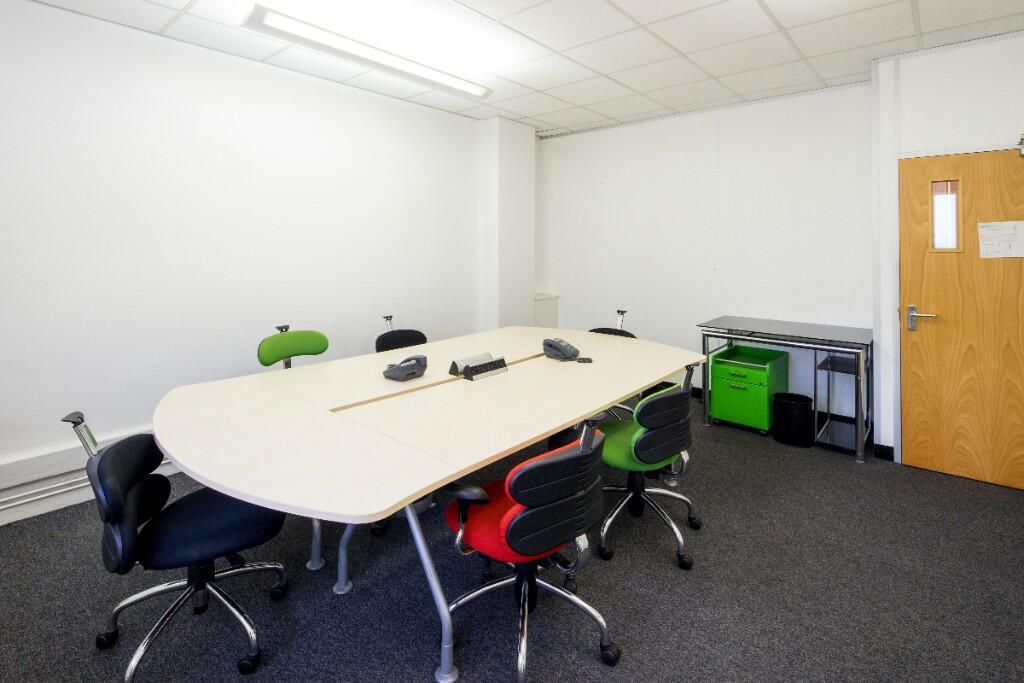 4-6 Wadsworth Rd, Greenford to rent Interior Photo- Image 1 of 4