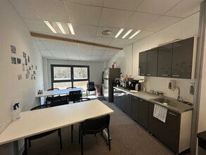 Retail in Le Tholonet for sale Interior Photo- Image 2 of 3