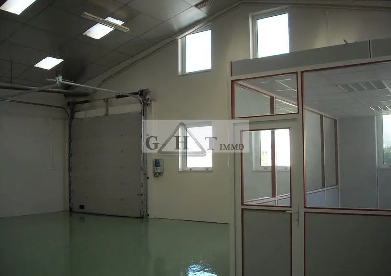 Industrial in SAINT-OUEN-L'AUMONE to rent Interior Photo- Image 1 of 4