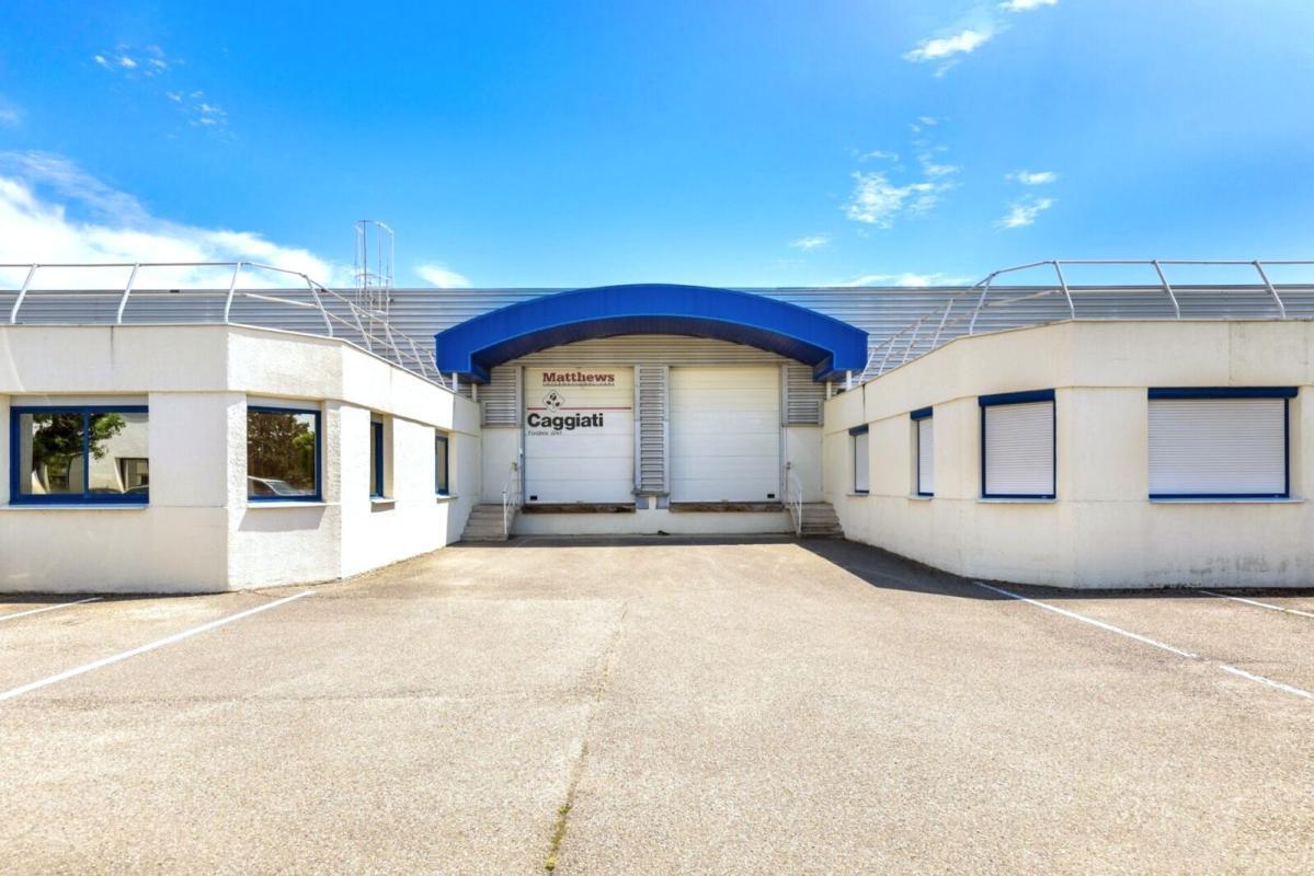 Light Industrial in Saint-Genis-Laval to rent Building Photo- Image 1 of 11