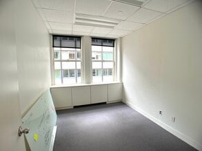 11 Hanover Sq, New York, NY to rent Interior Photo- Image 2 of 6