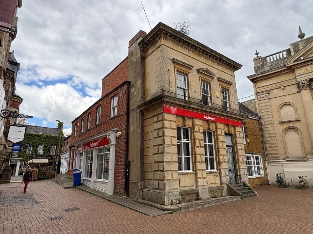 26 Cornhill, Market Place, Banbury to rent Primary Photo- Image 1 of 14
