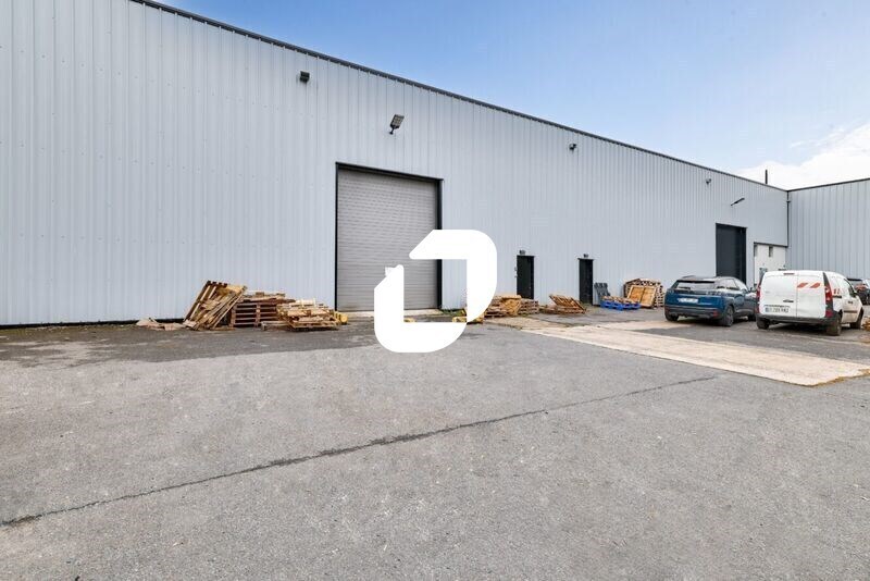 Light Industrial in Villeneuve-la-Garenne to rent - Building Photo - Image 2 of 11