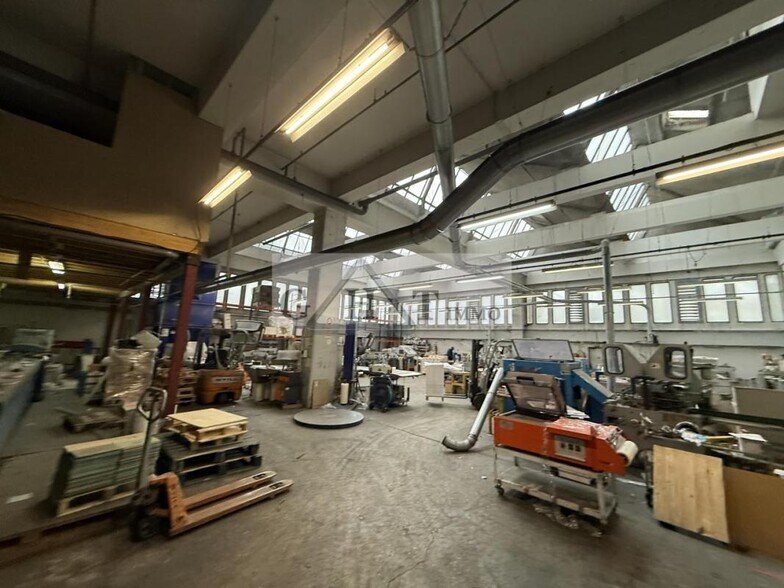 Industrial in Montreuil to rent - Interior Photo - Image 3 of 4