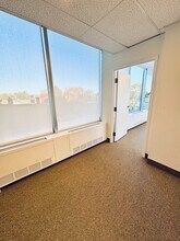 2-14 Boul Désaulniers, Saint-lambert, QC to rent Interior Photo- Image 2 of 4