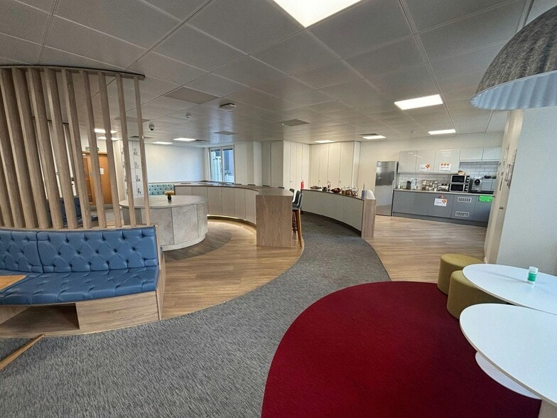 66 Cheapside, London to rent - Building Photo - Image 3 of 3