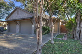 362 E Faust St, New Braunfels, TX for sale Primary Photo- Image 1 of 26