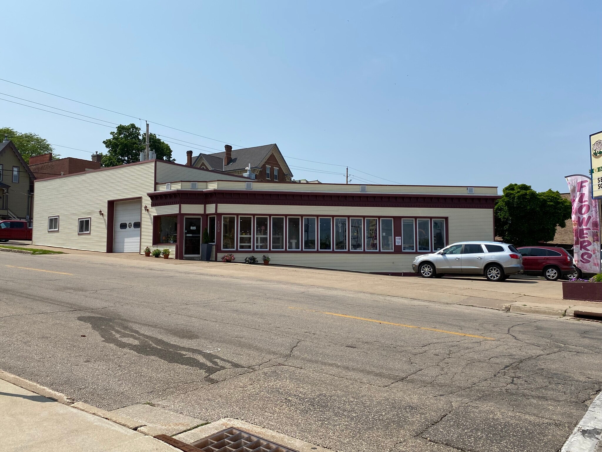 1209 Main St, Dubuque, IA for sale Interior Photo- Image 1 of 1
