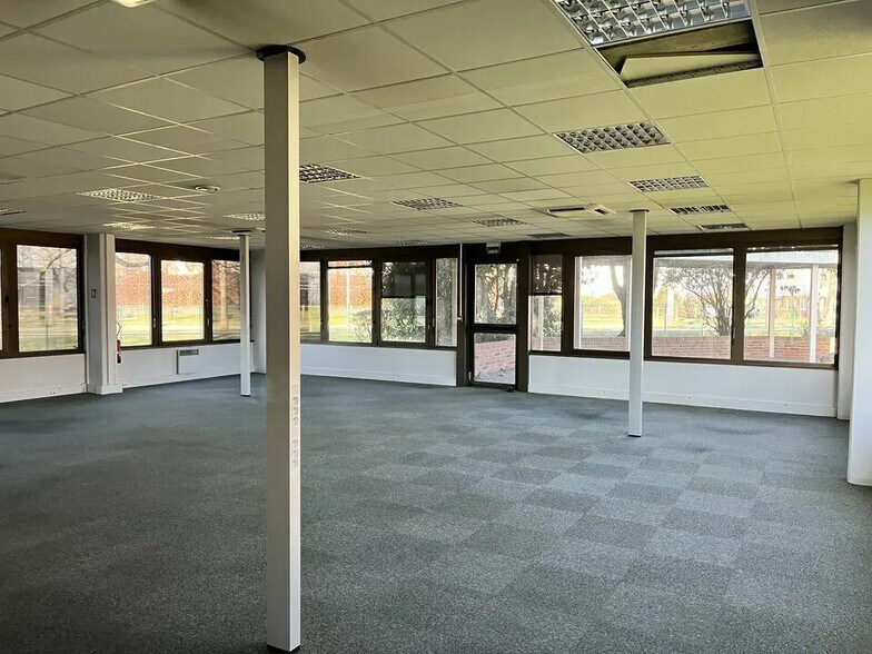 Office in Hoenheim to rent - Interior Photo - Image 2 of 2