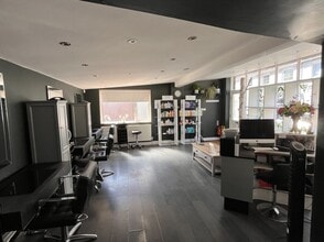 20A-20C High St, Exeter to rent Interior Photo- Image 1 of 5