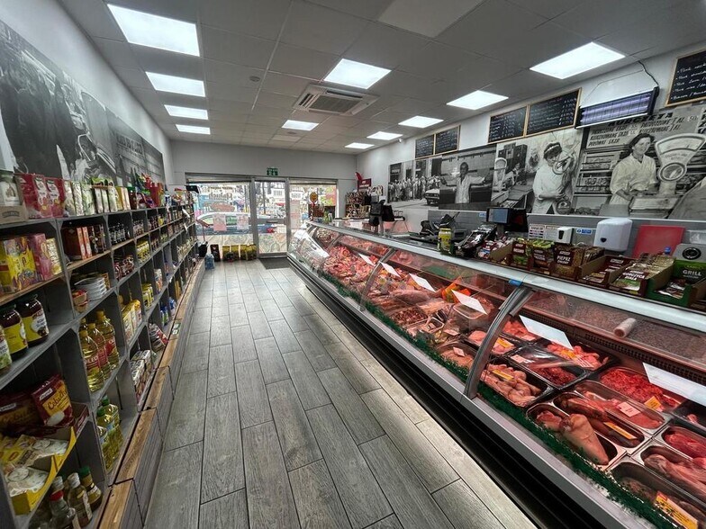 237 Imperial Dr, Harrow to rent - Building Photo - Image 3 of 10