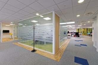 Office in Cergy to rent Building Photo- Image 1 of 7