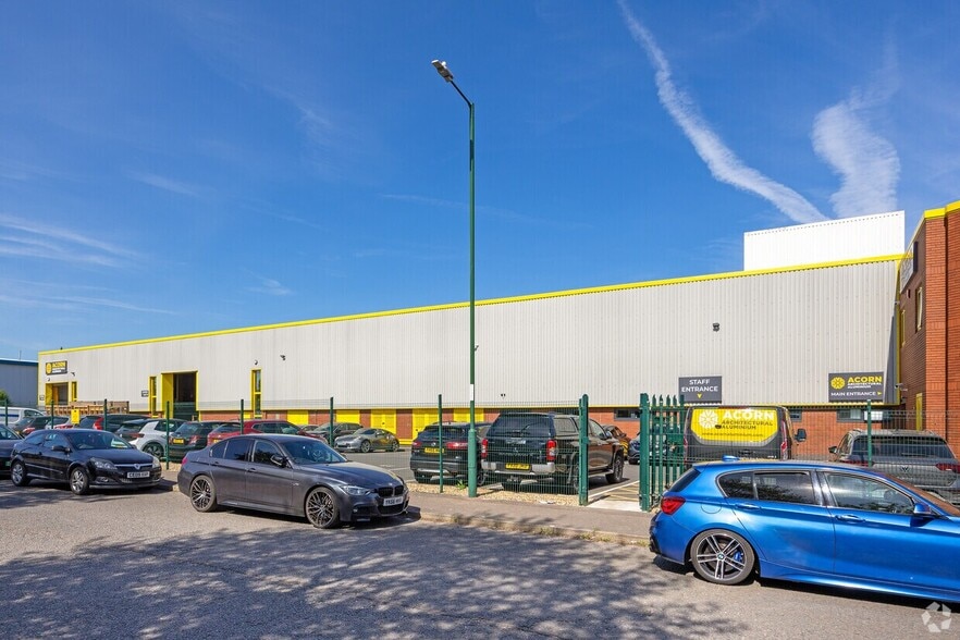 9 Glaisdale Pky, Nottingham to rent - Building Photo - Image 3 of 12