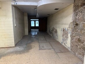 Retail in Barcelona, Barcelona to rent Interior Photo- Image 2 of 16