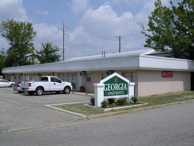 100 Georgia Pl, Poteau, OK for sale - Primary Photo - Image 1 of 2