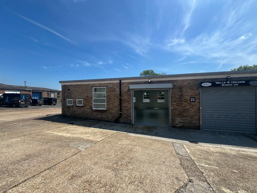 Station Rd, Hailsham to rent Building Photo- Image 1 of 3